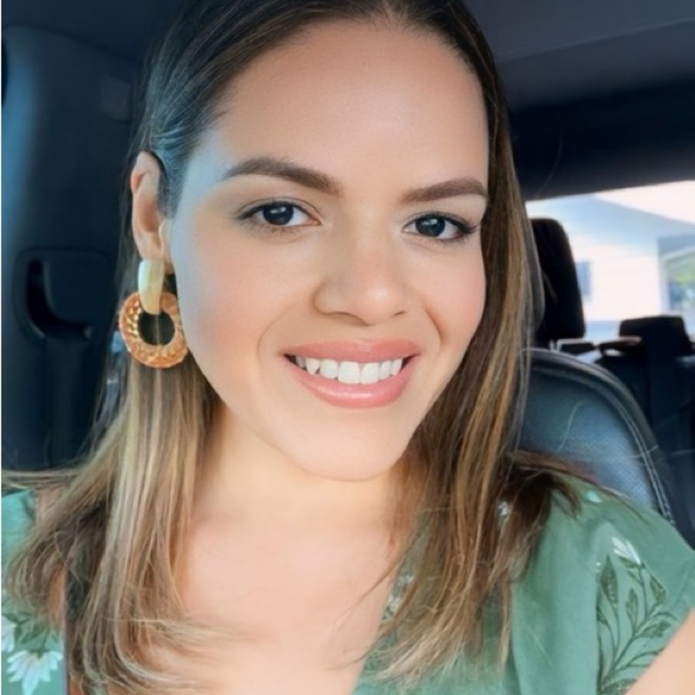 Just a girl who lost 100 pounds and has a closet full of clothing I can’t use.